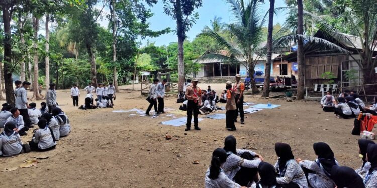 Satgas Pramuka Peduli Kwartir Cabang Sleman Sampaikan Materi PPGD di Perkemahan Cakrawala SMA N 1 Seyegan