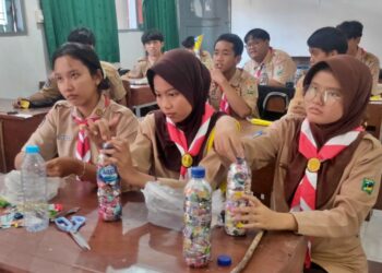 Implementasi Modul APIK, Pramuka SMAN 4 Yogyakarta Didorong Memproduksi Eco Brick : Cegah Pencemaran Lingkungan