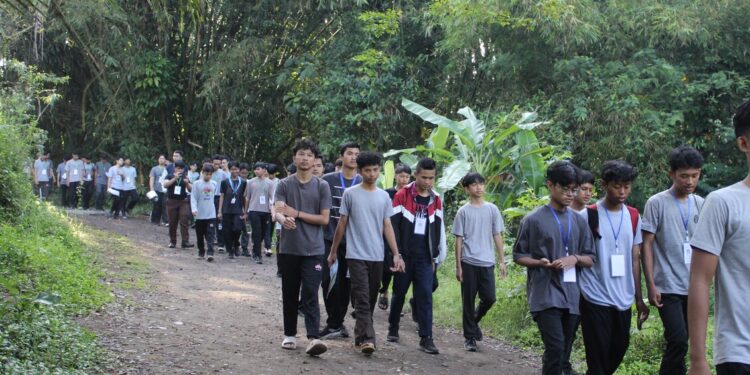 Jelajahi Alam, Pramuka MAN 1 Yogyakarta Wujudkan Harmoni Kebersamaan dalam Laku Lelana