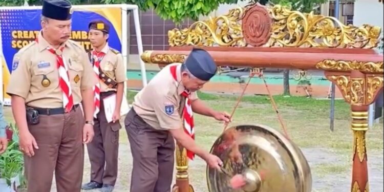 Pemukulan Gong oleh Kak Sri Budoyo Menandai Dimulainya Creative Stembayo Scout Competition 2025