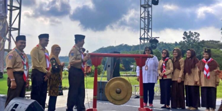 Pembukaan Secara Resmi Kemah Bakti Kesehatan XIII 2025 Ditandai dengan Pemukulan Gong