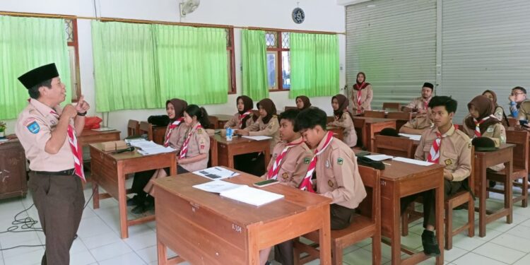 Kwarda DIY Visitasi Penerapan Modul Adaptasi Perubahan Iklim ke SMK Negeri 1 Pengasih