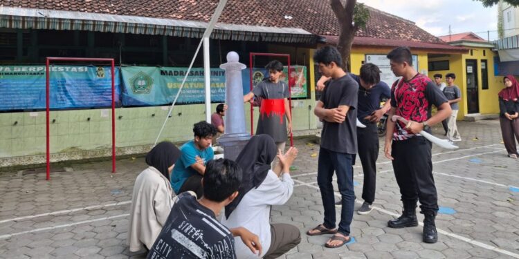 Kontingen Cabang Kota Yogyakarta Peserta Perkemahan Wirakarya DIY 2025 Gladi Bersih Penampilan Festival Rakyat