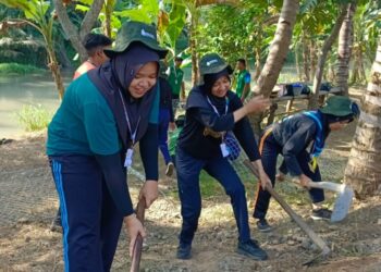 Peserta Perkemahan Wirakarya DIY 2025 Bangun Dermaga River Tubing di Kampung Pramuka Sokorojo