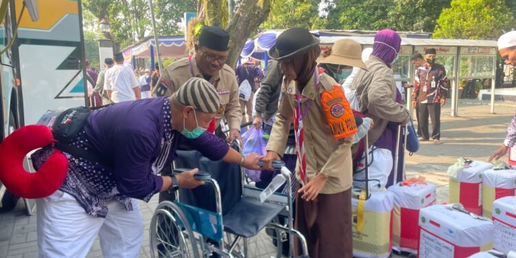 Sigap! Pramuka Peduli Sleman Bantu Kepulangan Jemaah Haji 2025