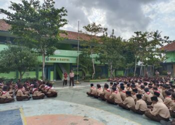 Perkenalan Seru Warnai Hari Pertama Latihan Pramuka MTsN 4 Bantul