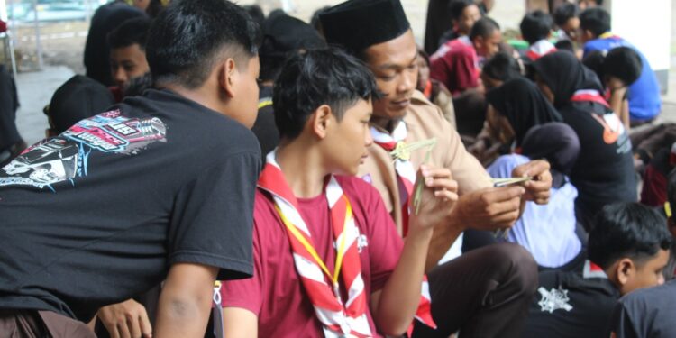 Peserta Kemah Pramuka Istimewa Fokus Berkreasi dalam Giat Keterampilan Pawiyatan Budaya