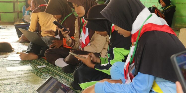 Pramuka Penggalang MI se-Gunungkidul Berlomba Membuat Poster sebagai Penguatan Literasi Digital
