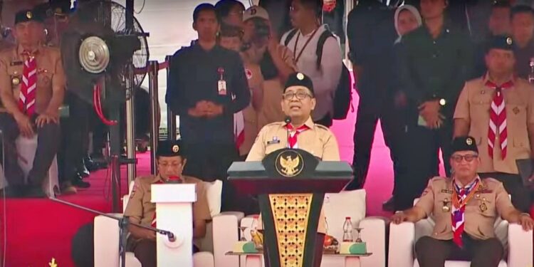Menko PMK Kak Pratikno Ajak Peserta Upacara Hari Pramuka ke-64 Teguhkan Sikap, Setia kepada Dasa Darma dan Tri Satya