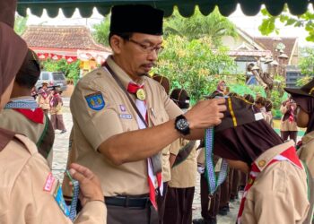 Penuh Khidmat, 20 Siaga SD Negeri Jlaban Dilantik sebagai Pramuka Istimewa