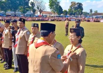Kamabida DIY Sematkan Lencana Penghargaan Gerakan Pramuka pada Apel Besar Hari Pramuka ke-64