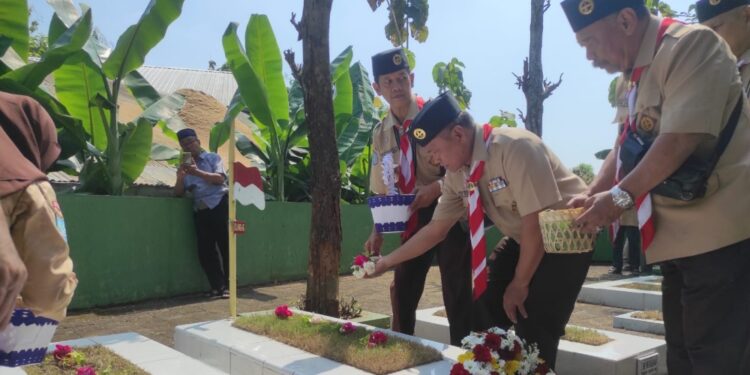 Rangkaian Peringatan Hari Pramuka ke-64, Kwarda DIY Ziarah ke Makam Kak Jacob Mardjadi di Sragen
