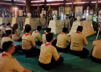 Rombongan Kwarda DIY Berziarah ke Makam Astana Giribangun di Rangkaian Peringatan Hari Pramuka ke-64