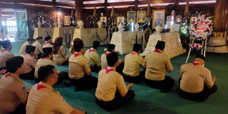 Rombongan Kwarda DIY Berziarah ke Makam Astana Giribangun di Rangkaian Peringatan Hari Pramuka ke-64