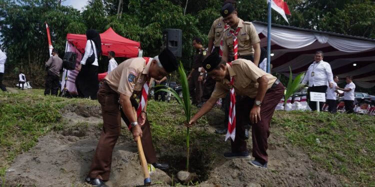 Kwarcab Sleman Ikut Serta dalam Penanaman Bibit Pohon Kelapa di Dusun Pandanpuro