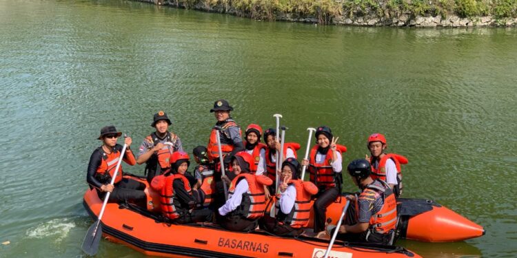 Saka Bhayangkara Seyegan Latihan Rutin Peningkatan Kemampuan Water Rescue