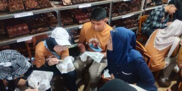 Peserta Kegiatan Pembudayaan Nilai-Nilai Pancasila Kunjungi Batik Afif, Belajar Membatik Secara Langsung