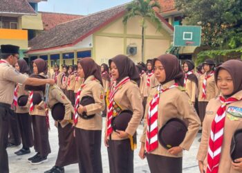 Kental dengan Nuansa Budaya, Ketua Kwarcab Kulon Progo Melantik 10 Pramuka Istimewa di SMKN 1 Pengasih