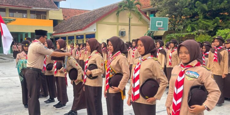 Kental dengan Nuansa Budaya, Ketua Kwarcab Kulon Progo Melantik 10 Pramuka Istimewa di SMKN 1 Pengasih