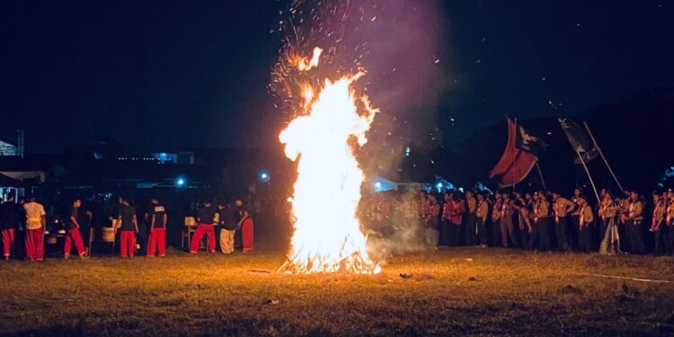 Malam Api Unggun Penuh Makna, Akhiri Mukhoyyam Akbar Pondok Pesantren Baitussalam Prambanan