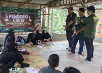 Saka Bhayangkara Kota Yogyakarta Latihan bersama Pendopo Crew, Dikenalkan dengan Berbagai Jenis Ular