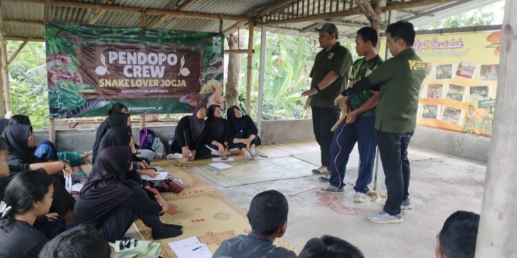 Saka Bhayangkara Kota Yogyakarta Latihan bersama Pendopo Crew, Dikenalkan dengan Berbagai Jenis Ular