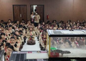 Pendopo Crew Edukasi Anggota Pramuka SMAN 10 Yogyakarta: Kenali Ular Berbisa dan Tidak Berbisa dalam Program Konservasi Satwa
