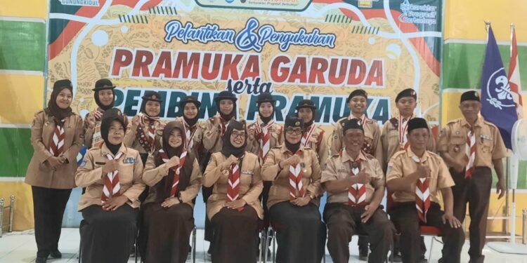 Delapan Penggalang SMPN 1 Rongkop Resmi Menyandang Pramuka Garuda