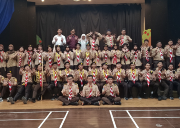 13 Penegak Ambalan Soedirman–R.A. Kartini SMA Negeri 6 Yogyakarta Menerima Penghargaan Bintang Tahunan