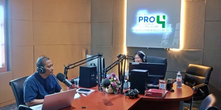 Siaran Kawruh RRI Pro 4 Yogyakarta, Kak Amik Setiaji Sampaikan Bagaimana Pembinaan Anggota Muda di Kwarda DIY