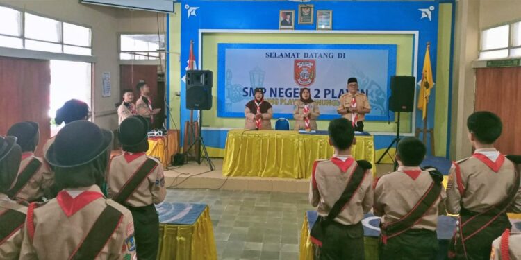 Tim Monev Penerapan Modul API Berkunjung ke Gudep SMP Negeri 2 Playen