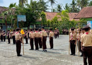 Belajar Kedisiplinan, Pramuka Penggalang Pangkalan SMP Negeri 4 Wates, Kulon Progo Latihan Baris Berbaris