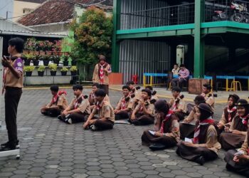 Latihan Rutin Pramuka MAN 2 Yogyakarta Bahas Materi Tanda Alam
