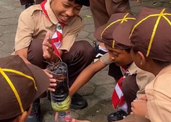 Latihan Survival (Penjernihan Air) Pramuka SD N Ngangkrik Sleman