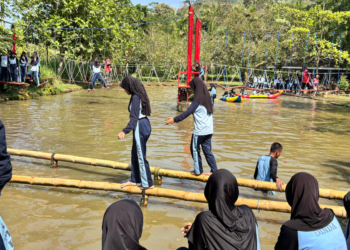 Menarik dan menantang! Keseruan outbond Pramuka Penggalang SMP Negeri 4 Wates